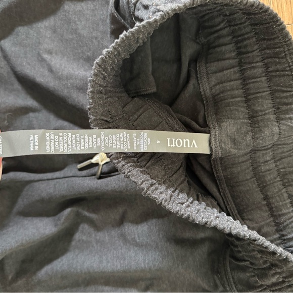 Vuori small black shorts - Picture 2 of 2